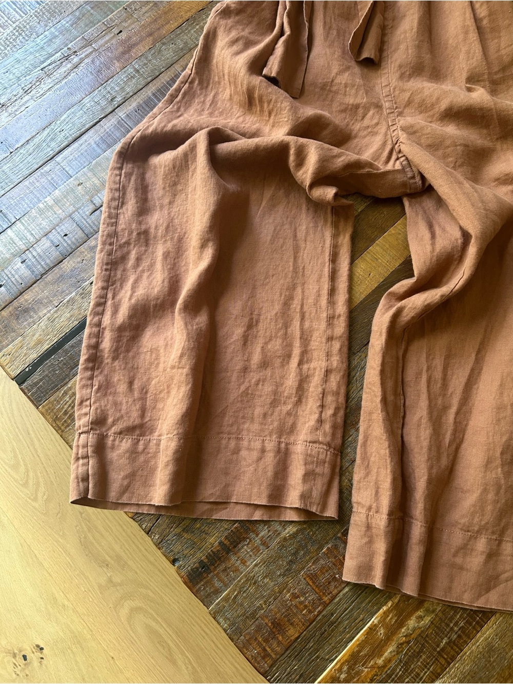 EVERLANE-The wrap jumpsuit in linen. Carob Brown. - Picture 3 of 16